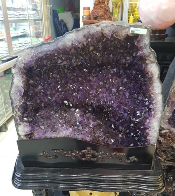 Động thạch anh tím lớn 54,35 kg 168