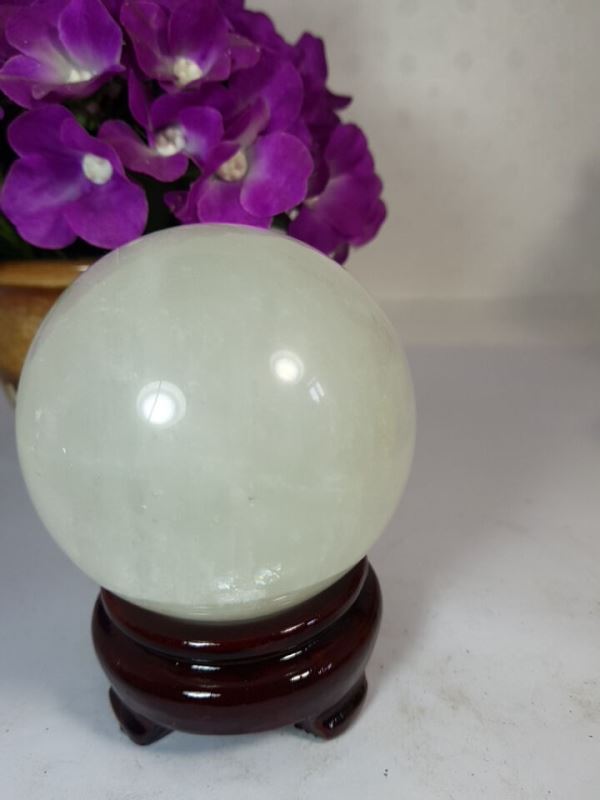 Quả cầu thạch anh trắng M21