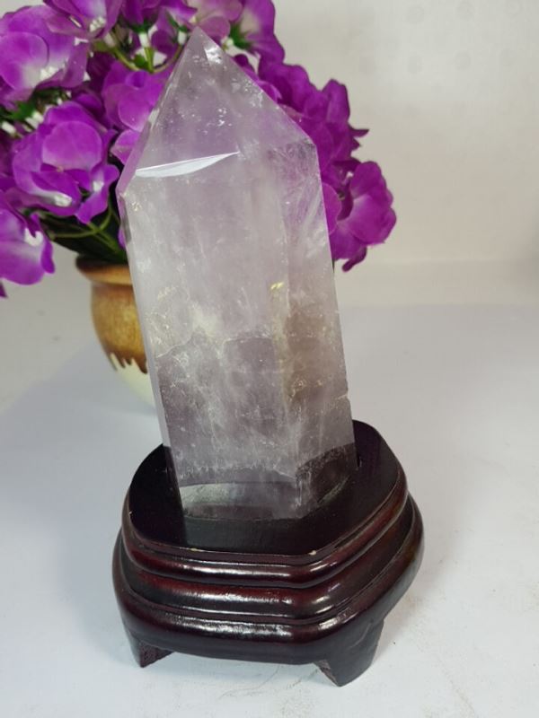 Trụ thach anh tím M87