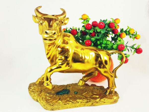 Tượng trâu vàng bằng đồng