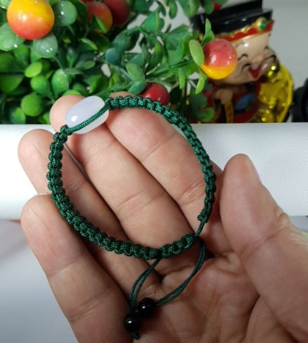 Vòng đeo tay 1 hột đá mã não trắng M302