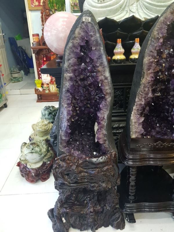 Động thạch anh tím lớn 64,25 kg